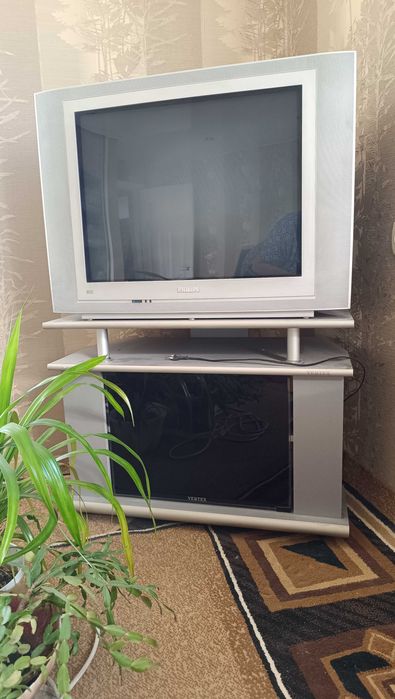 Продам старый телевизор Philips в рабочем состоянии