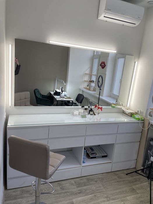 Рабочее место зеркало для бровиста / визажиста / мастера по прическам