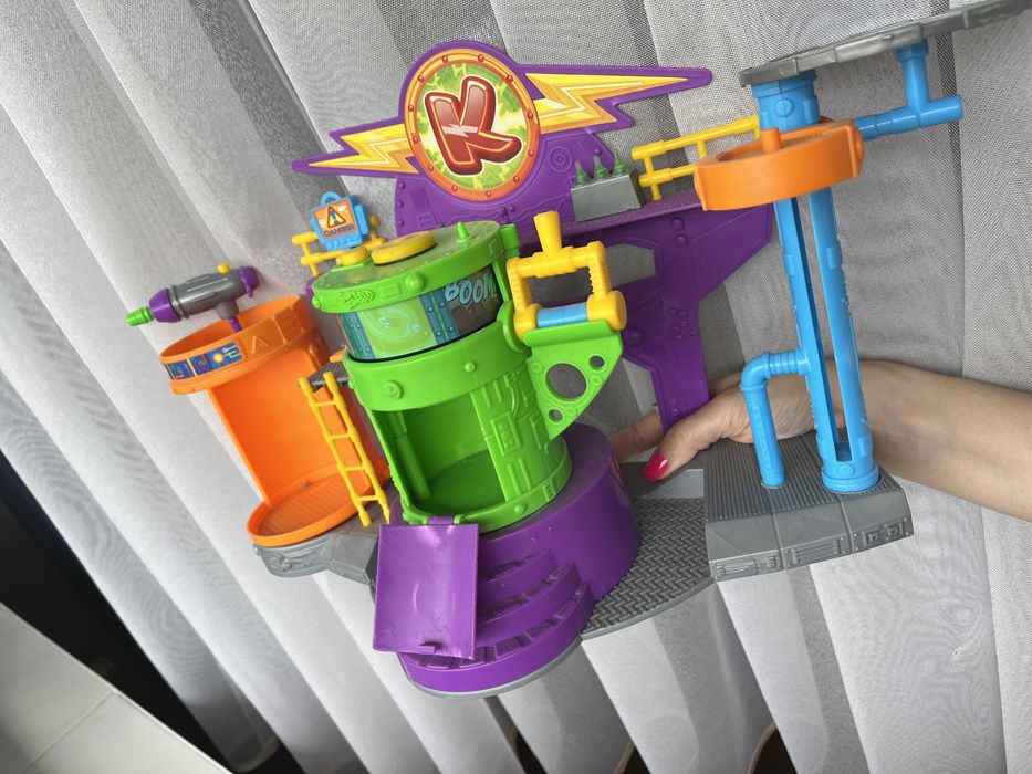 SUPER ZINGS baza wieża laboratorium kazoom profesora K