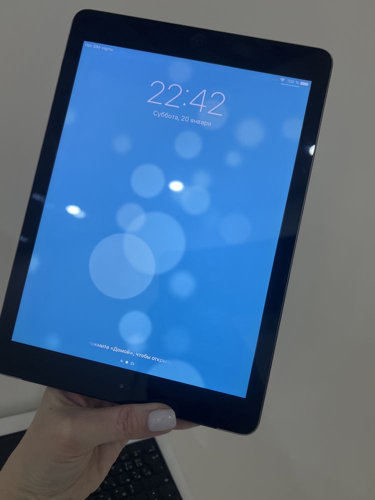 планшет iPad Apple з клавіатурою