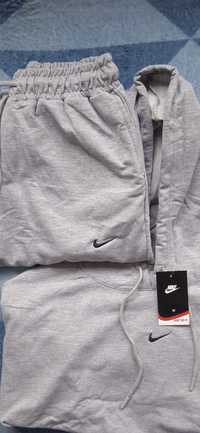 Dres Nike komplet bluza i spodnie Rozmiar S,M