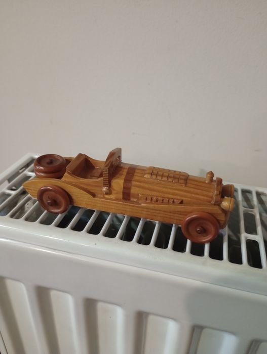 Drewniany model samochodu Mercedesa 1931