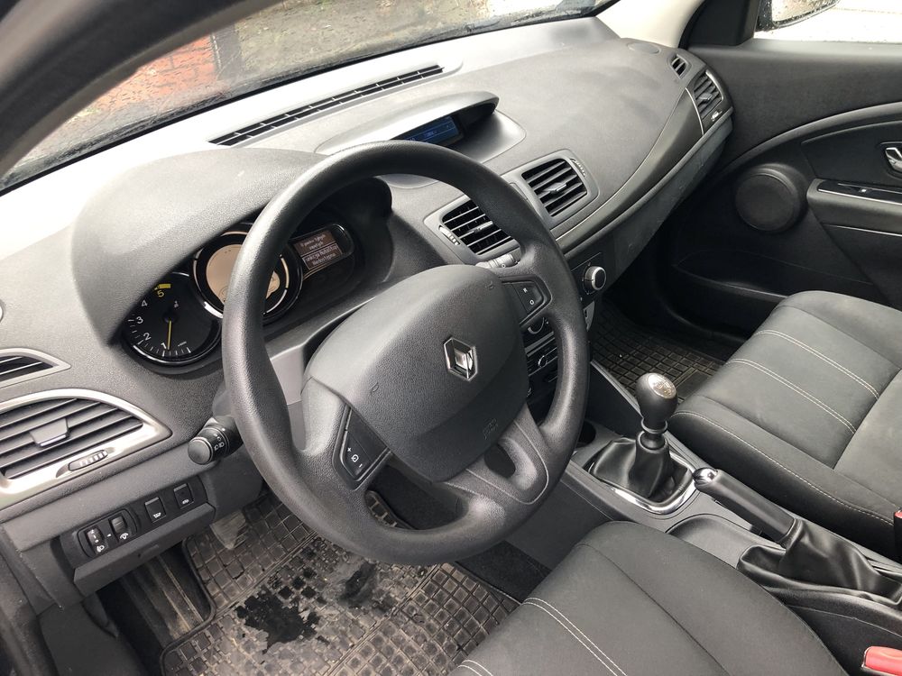 Renault Megane lekko uszkodzony; Ładna wersja