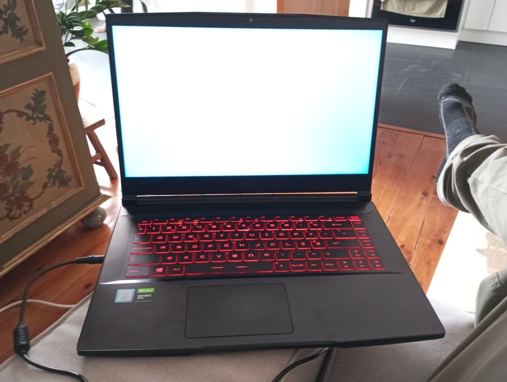 Portátil MSI GF63 i7-9750H/16GB/512GB SSD/GTX 1650/15