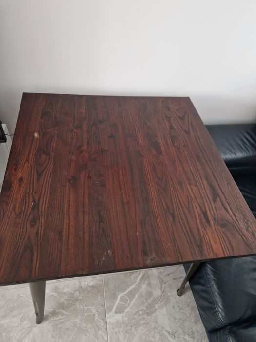 Mesa em aço e madeira