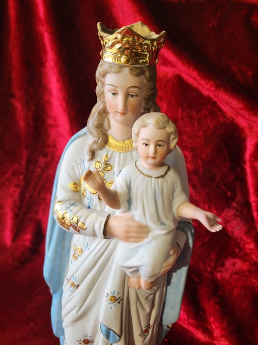 Biskwit Maryja Królowa Matka Boża z dzieciątkiem