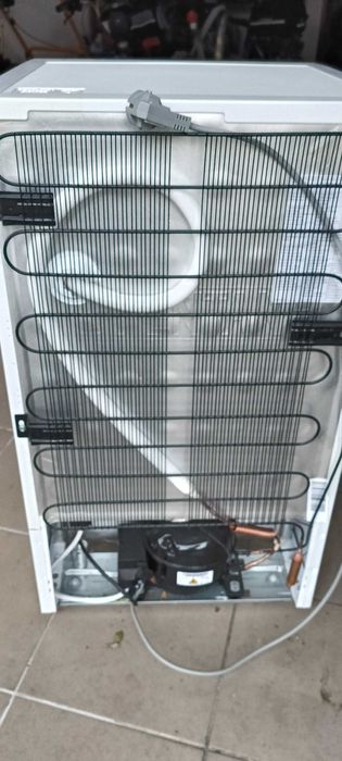 Mała lodówka Beko lekko uszkodzona