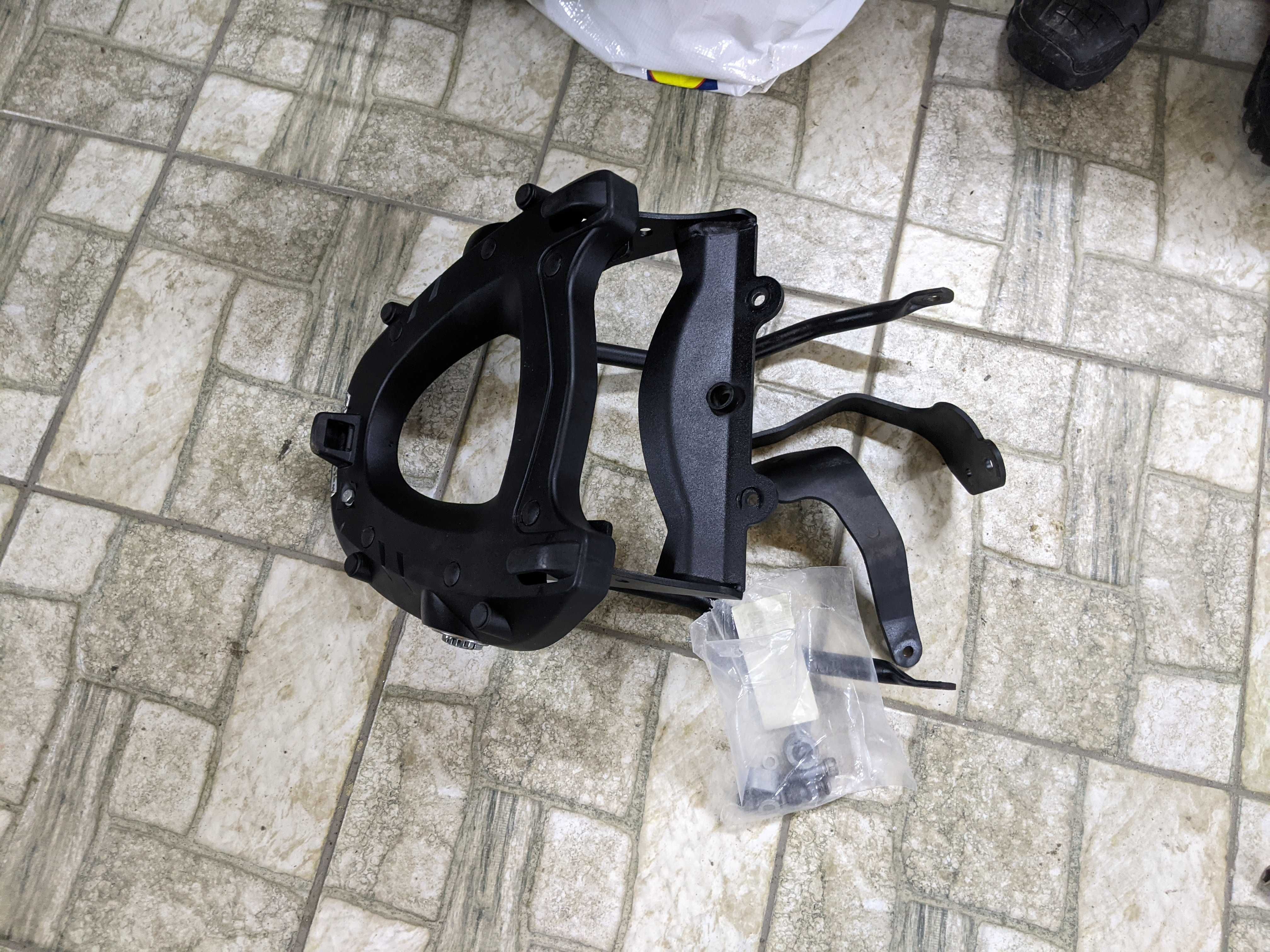 кріплення  і кофри fz6,xt660,gsr600, V-STROM,CBF600,hornet і не тільки