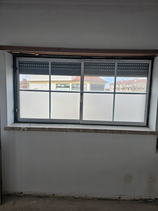 Janelas em Alumínio + Estores