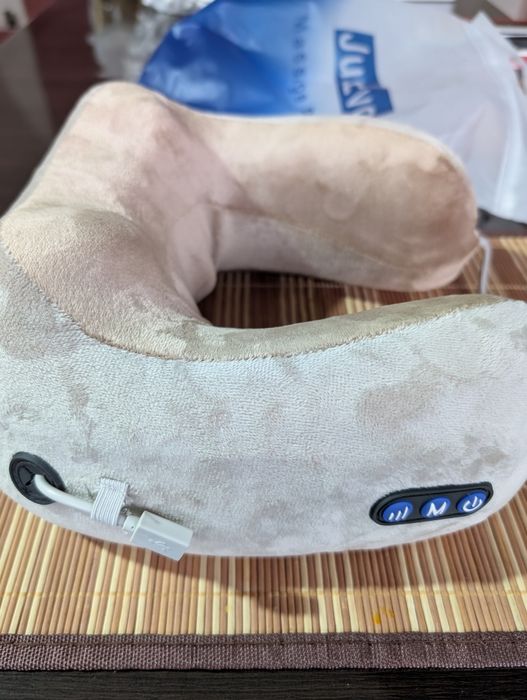 Массажная подушка для шеи