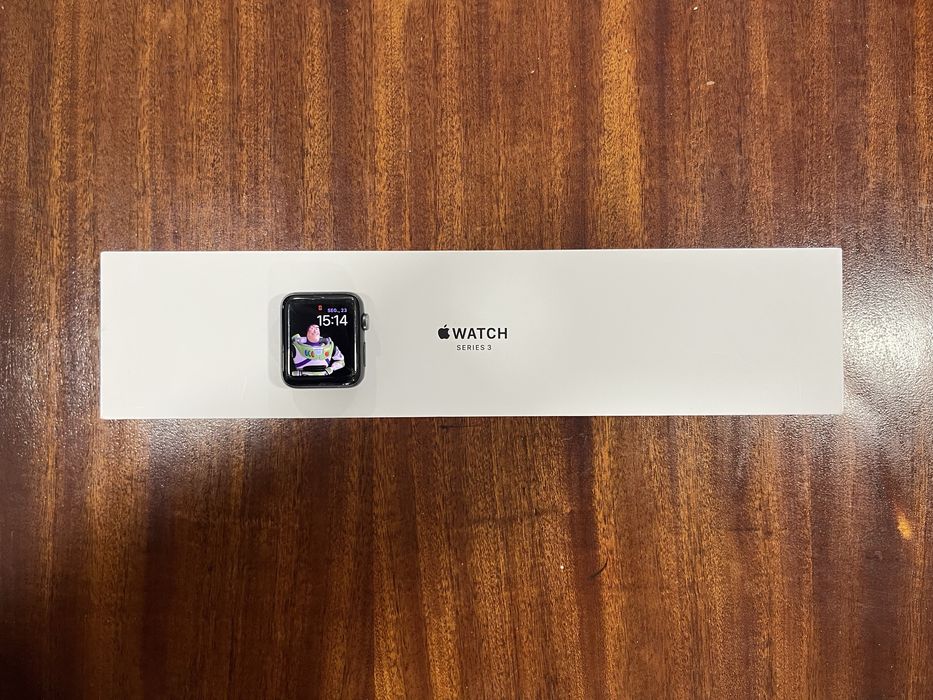 Apple Watch 3 42mm (vidro rachado)