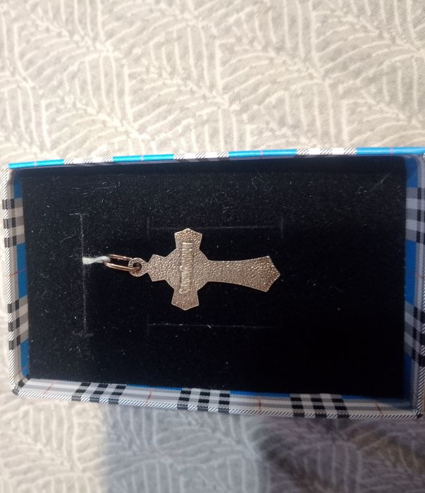 Срібний позолочений хрестик.