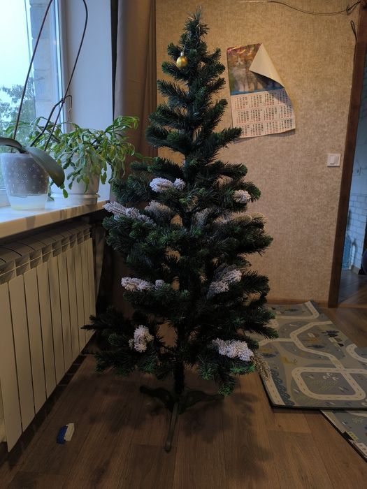 Ялинка новорічна