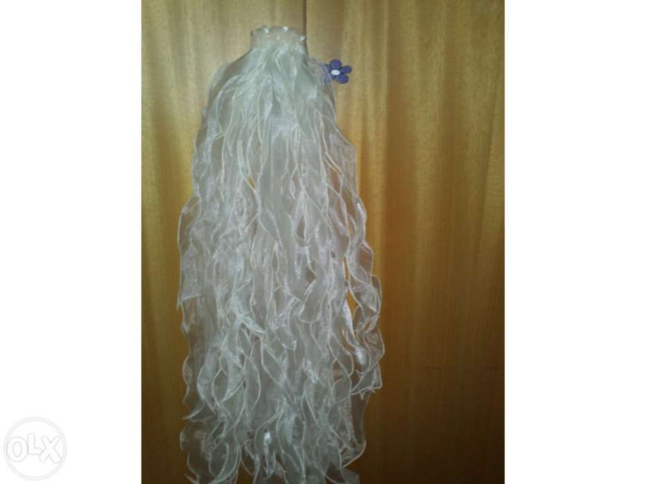 Vestido de noiva em organza, cor pérola.