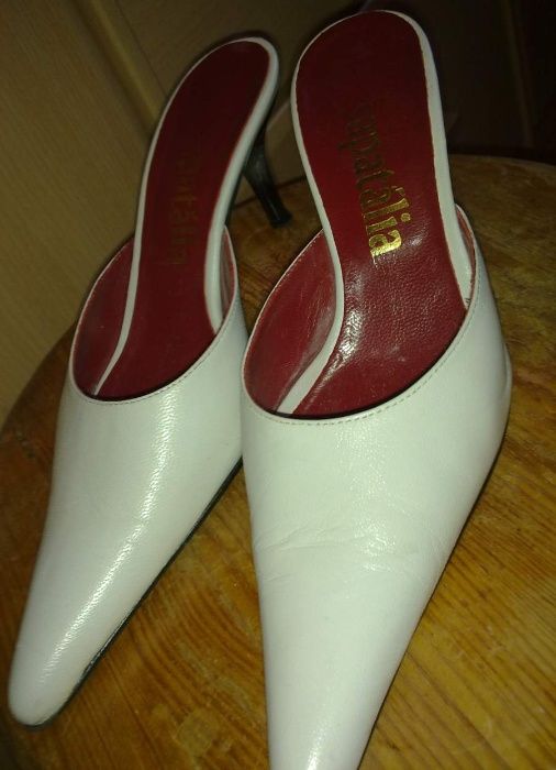 Sapatos Brancos elegantes - Abertos no Calcanhar - Tam. 36