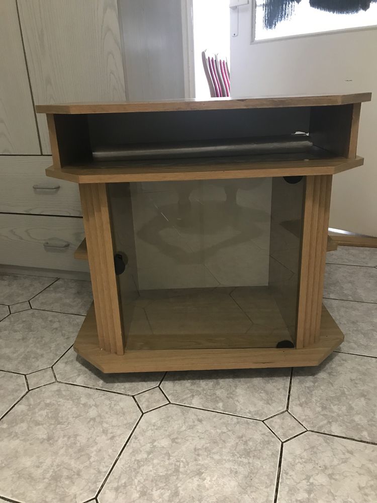 Szafka oszklona telewizyjno/komputerowa