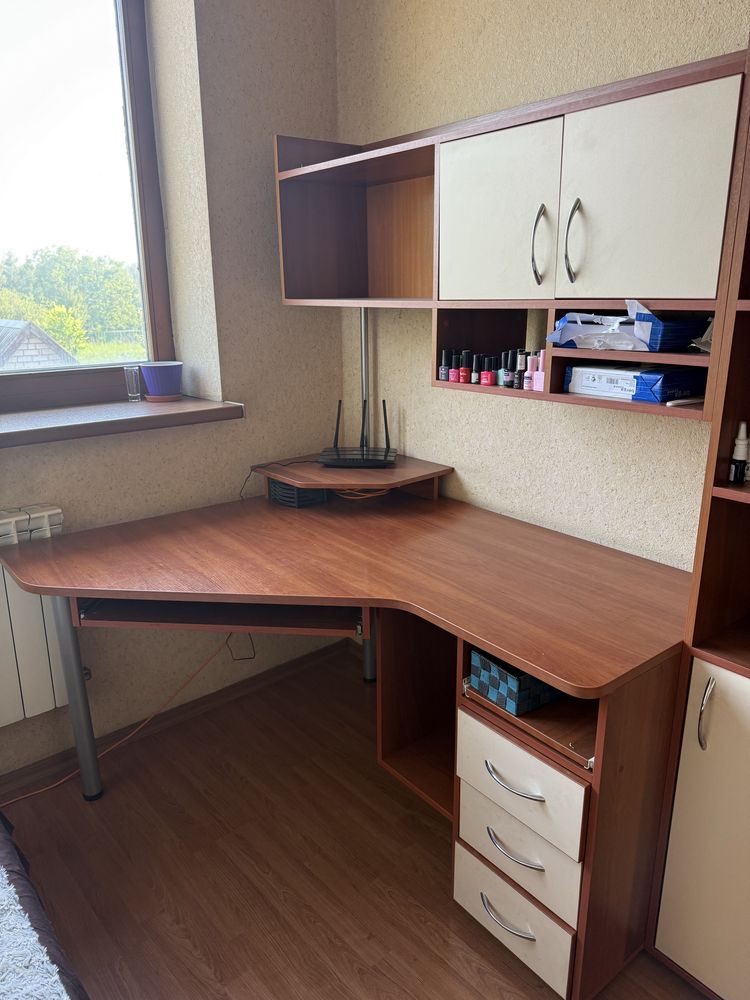 Продам угловой компьютерный стол!!! В идеальном состоянии!!!