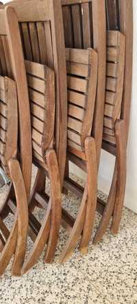Cadeiras de jardim de madeira usadas