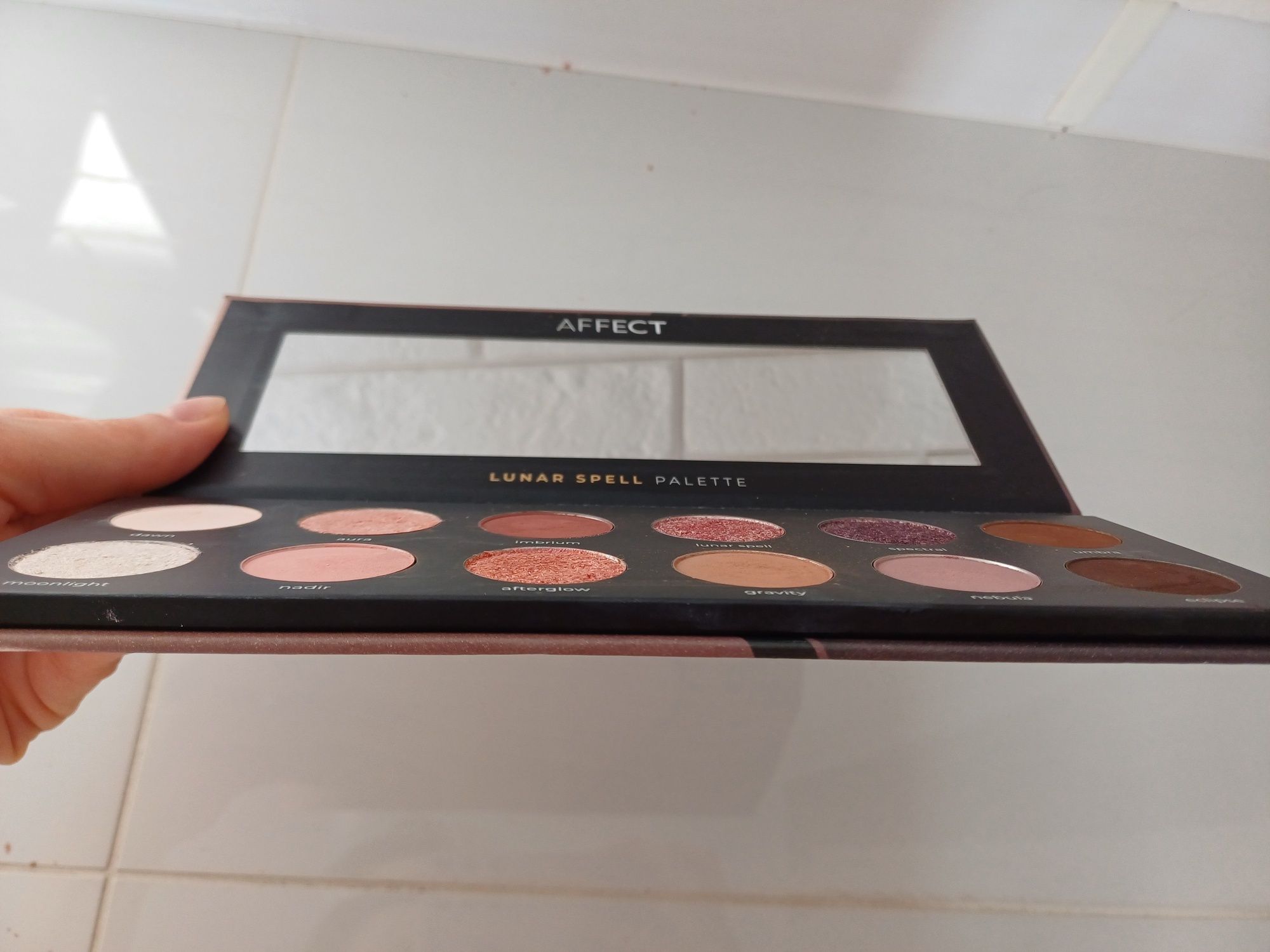 Paleta prasowanych cieni do powiek Lunar Spell, Affect