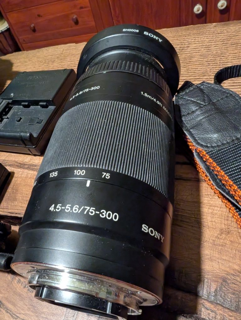 Lustrzanka aparat Sony Alpha 500 obiektyw soczewki i akcesoria