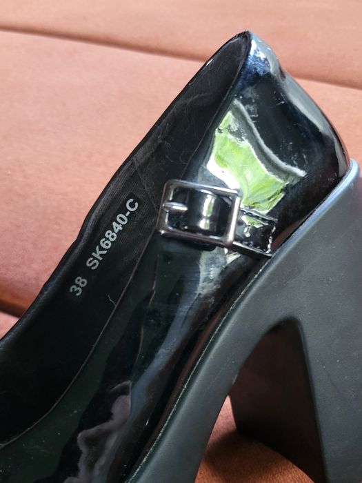 Nowe buty na grubym obcasie i koturnie rozm. 38