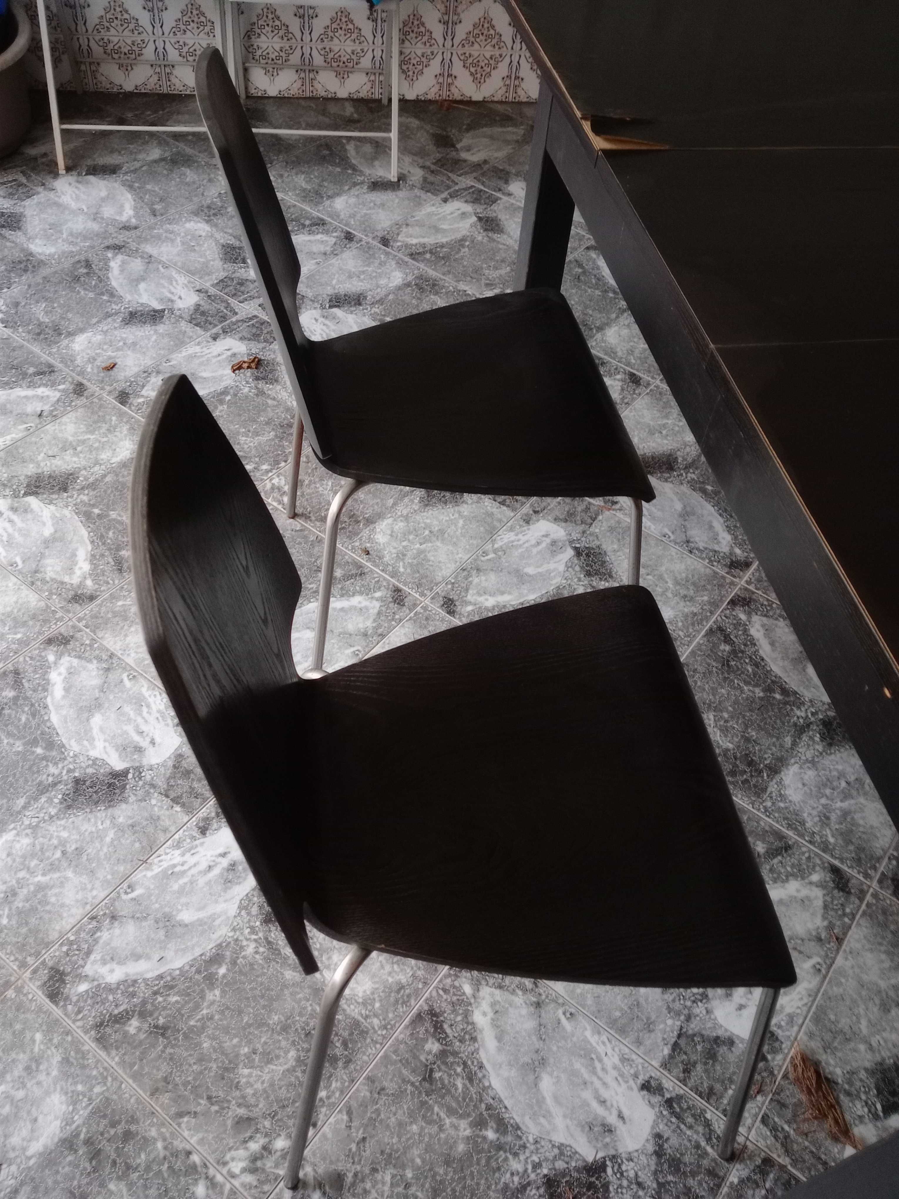 Mesa e cadeiras de sala, cozinha ou jardim