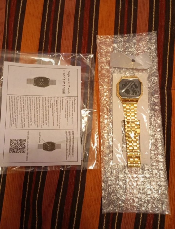 Relógio digital eletrônico com tela LED e pulseira de aço, adequado pa