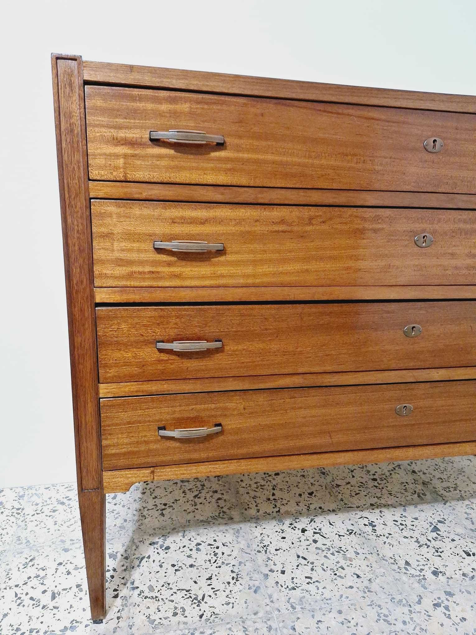 Comoda Vintage de madeira. Vintage Wooden Dresser