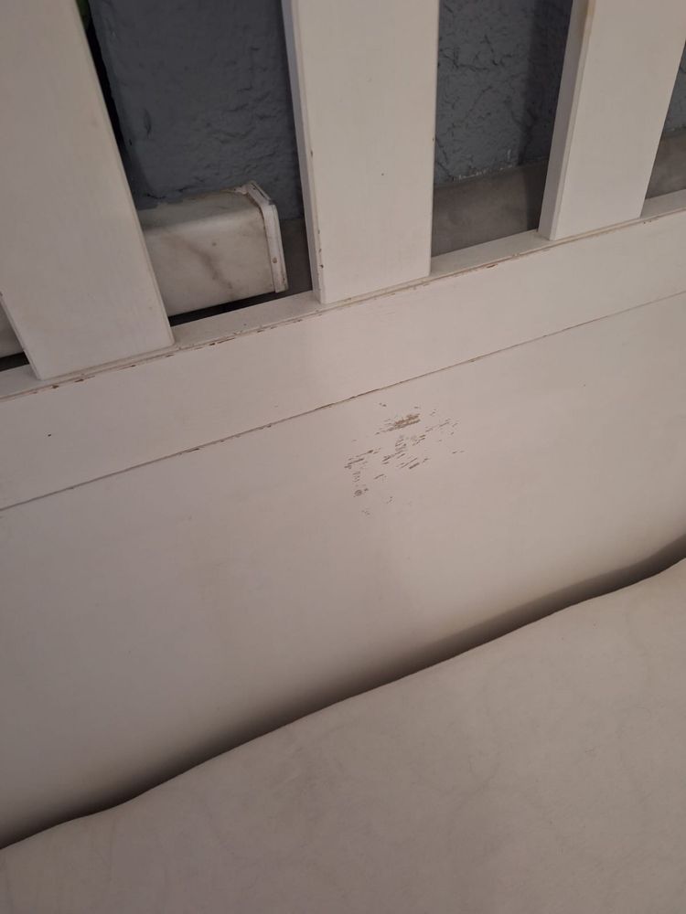 Łóżka Ikea HEMNES ze stelażem