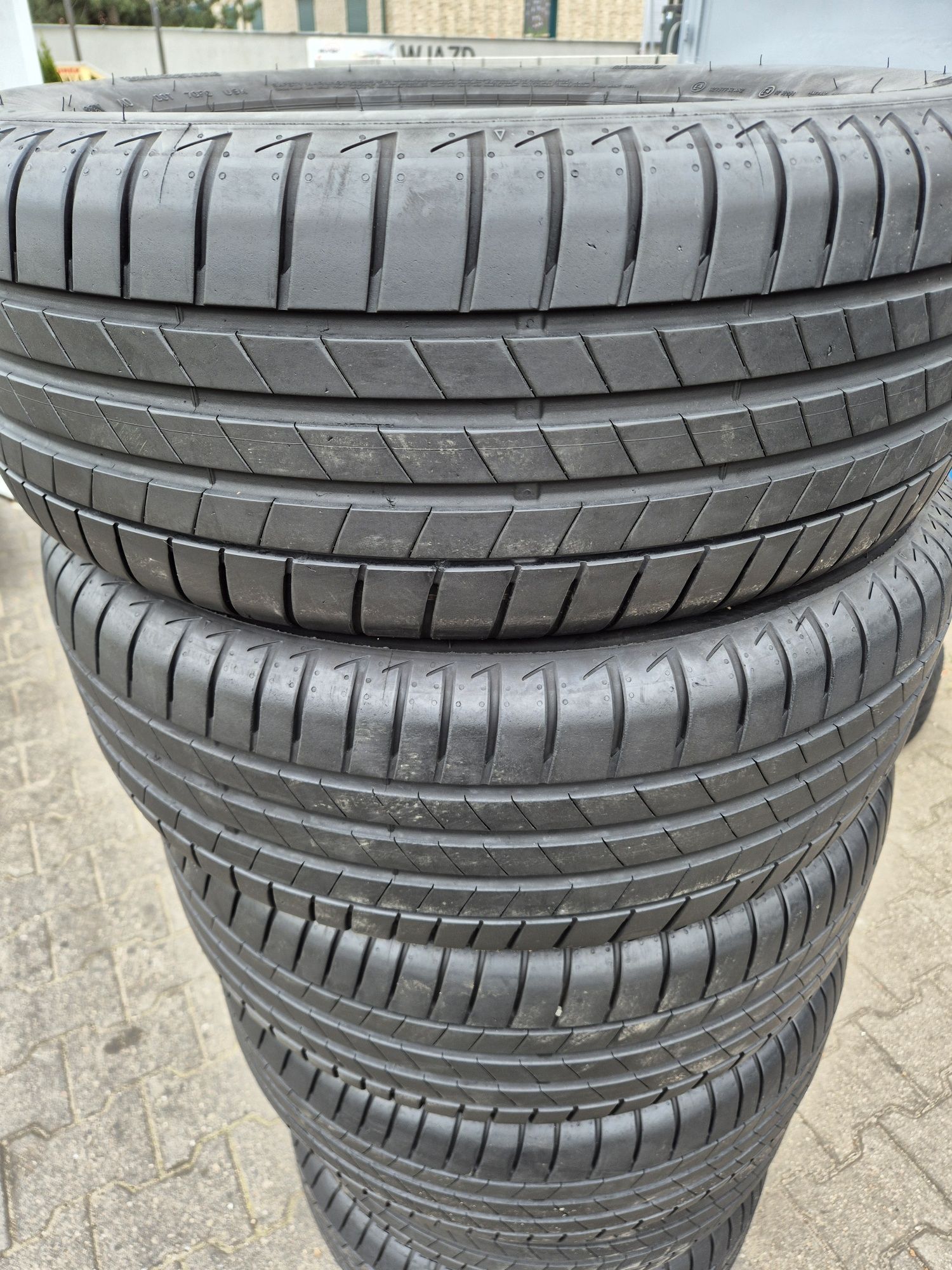 Kpl.opon letnich Bridgestone 225 60r17 r19