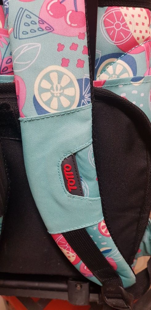 Mochila rodinhas marca totto
