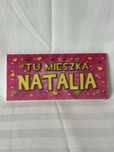Znak etykieta na drzwi Tu mieszka Natalia