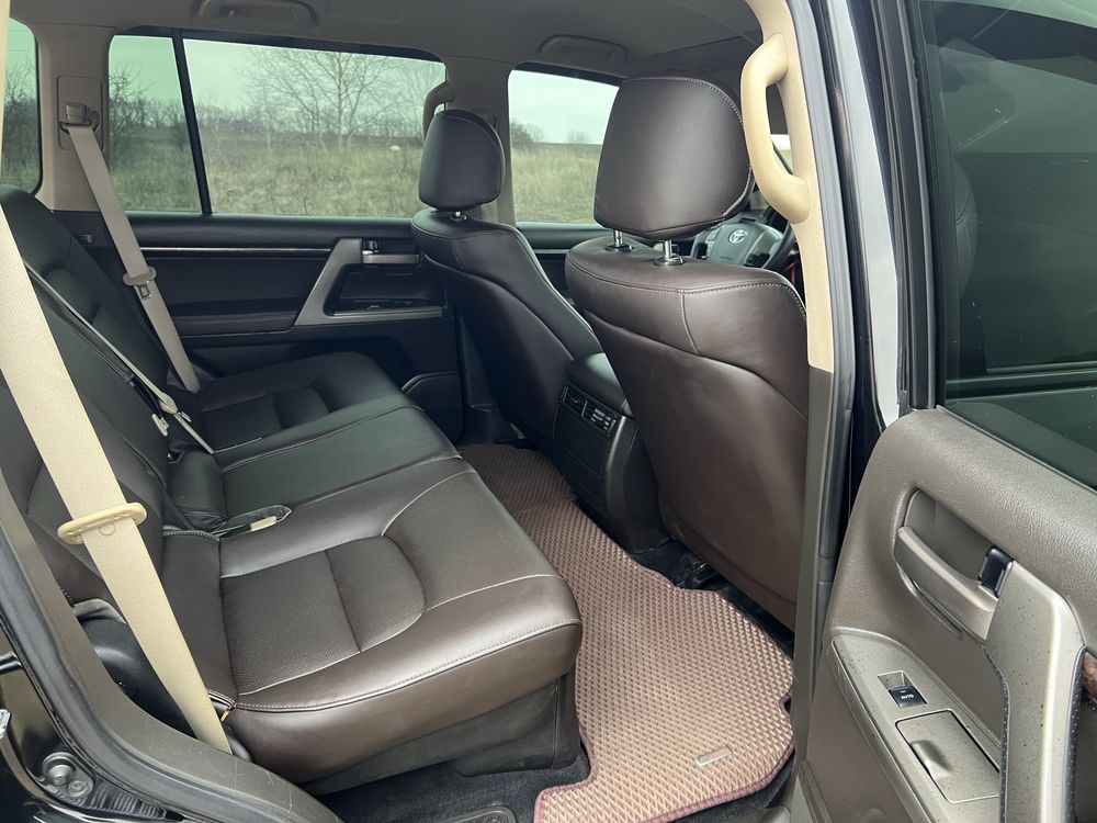 Toyota Land Cruiser 200