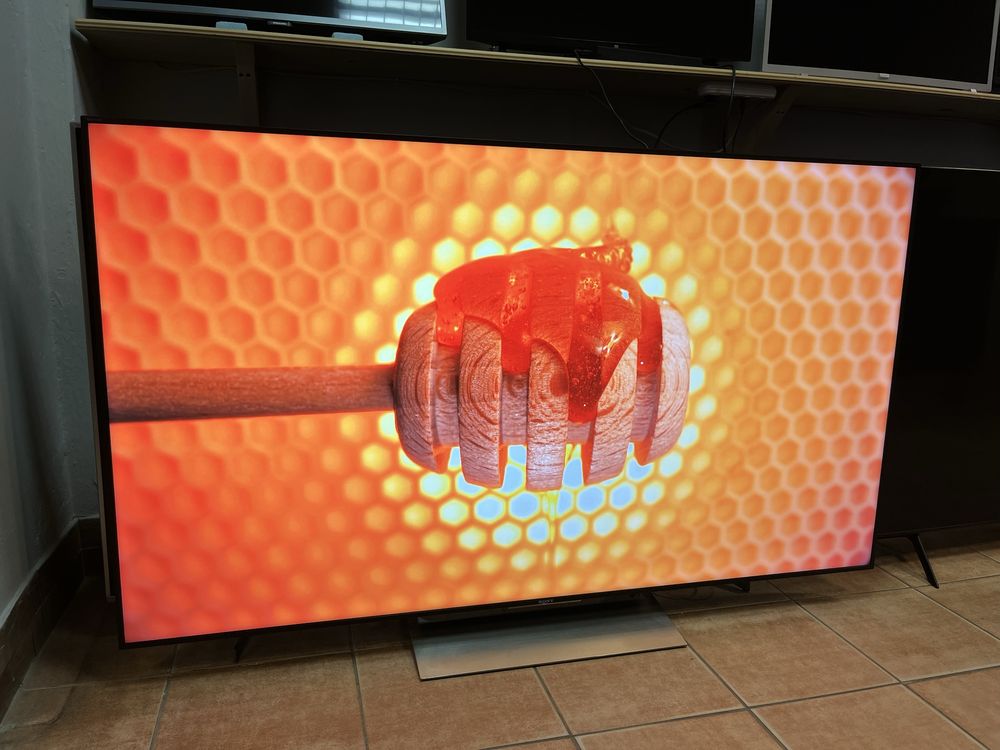 Телевізор Sony 9 серія KD - 65XE9005,120 герц шикарне зображення!