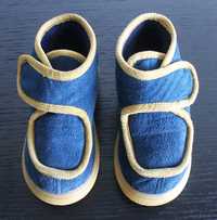 Pantufas / chinelos tipo bota de menino tamanho 24 da Prénatal