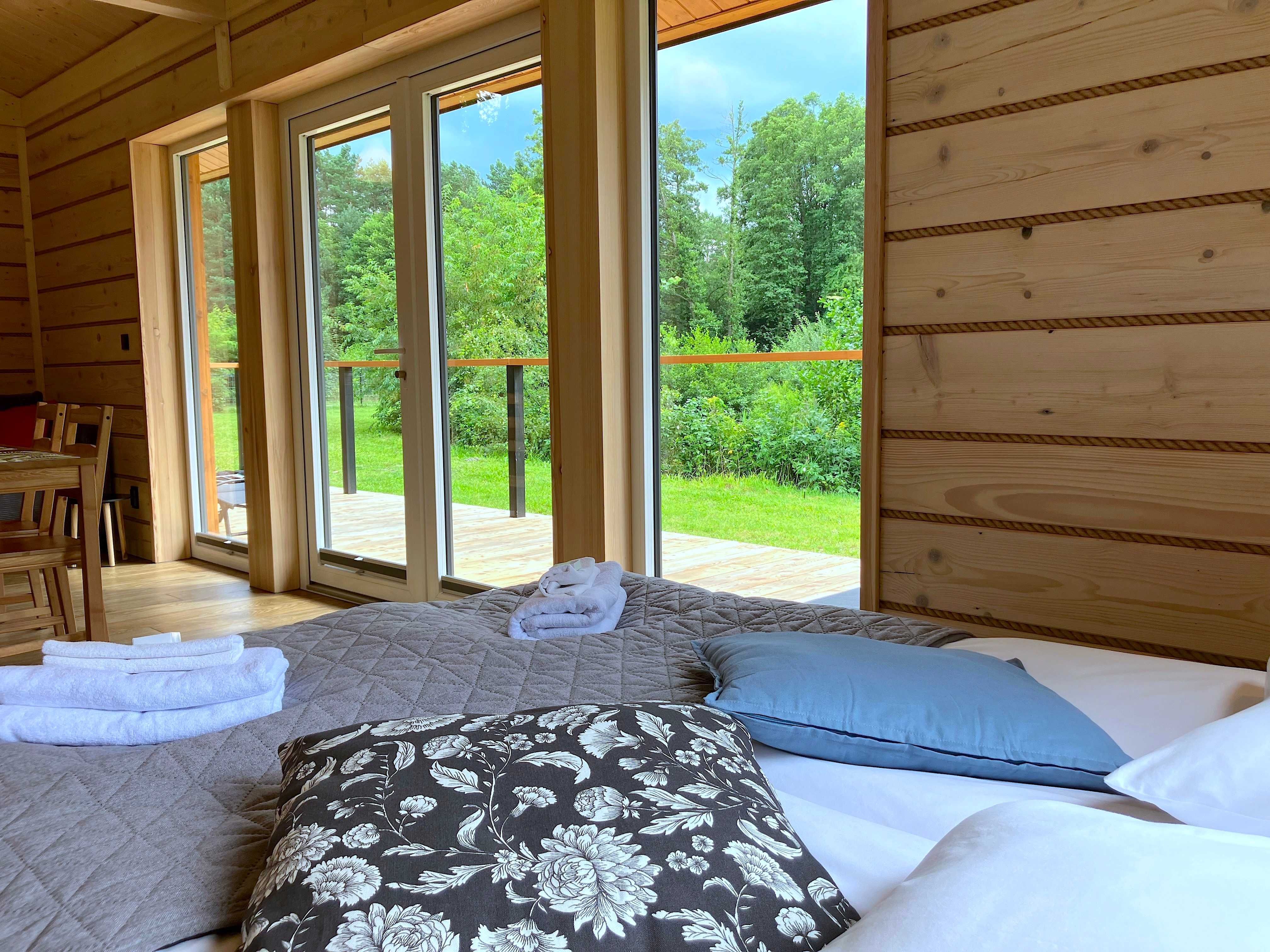 2 os Domek nad Stawem z balią jacuzzi jeden na terenie na odludziu las