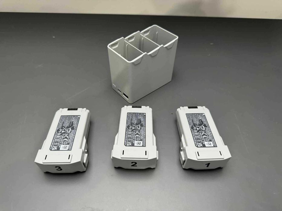 DRON DJI Mini 3 Fly More Combo 3 baterie DJI Care mało używany DODATKI