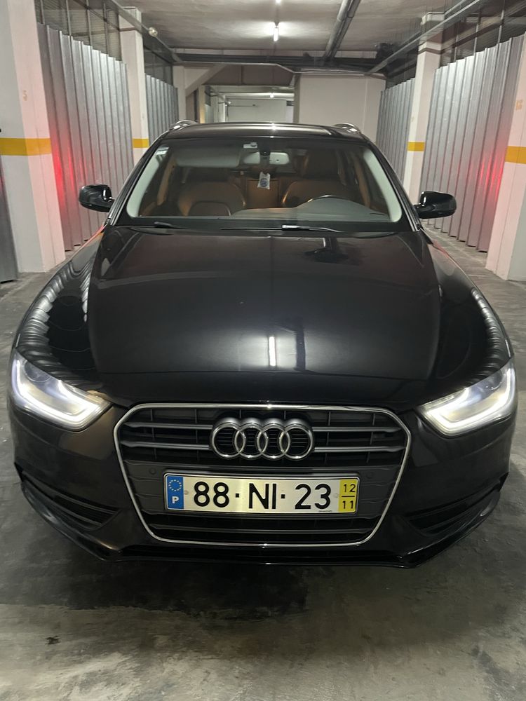Vendo Audi A4 Avant com kit desportivo nos interiores