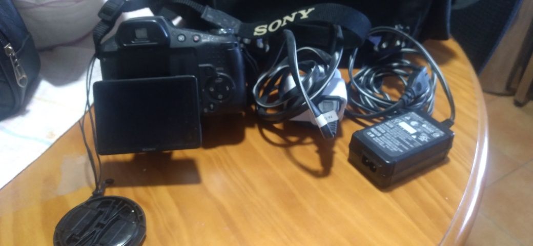 Máquina fotográfica Sony semi nova