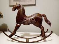 Piękny koń na biegunach, metal Westwing