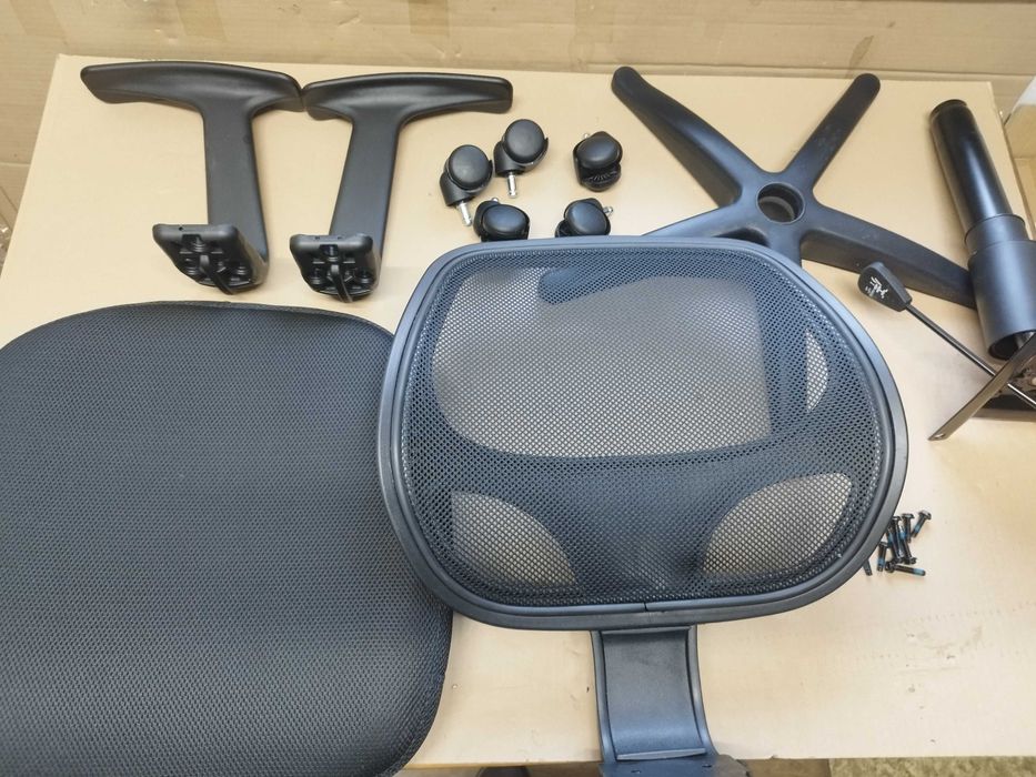 Krzesło biurowe obrotowe z podłokietnikami czarne, ergonomiczne