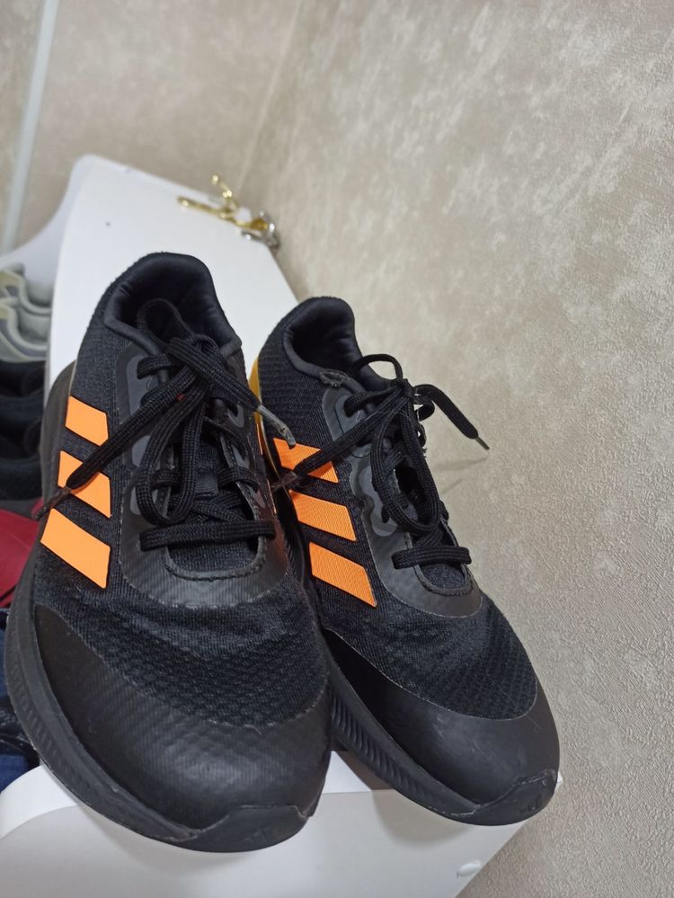Adidas  кросівки весна літо