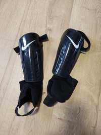 Ochraniacze piłkarskie Nike rozmiar L 170-180cm