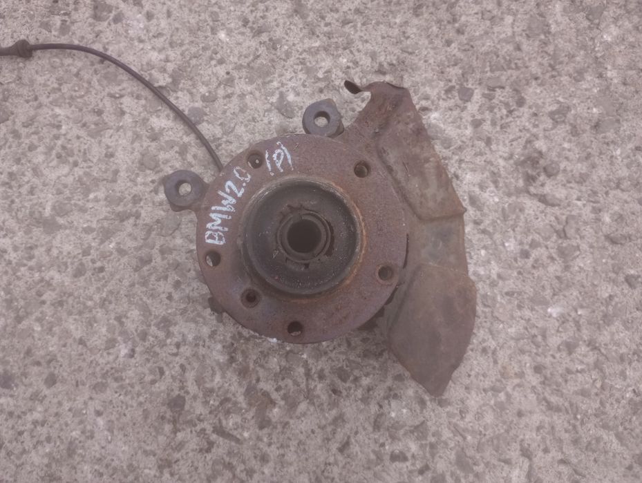 BMW E46 2.0 zwrotnica prawa prawy przód