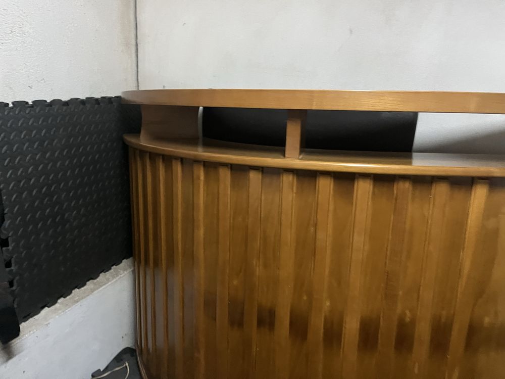 Bar de sala em muito bom estado