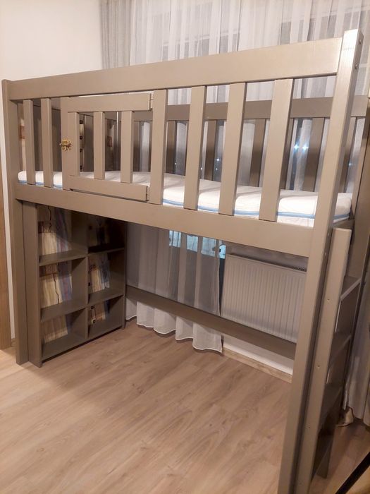 Łóżko dziecięce/młodzieżowe drewniane na antresoli