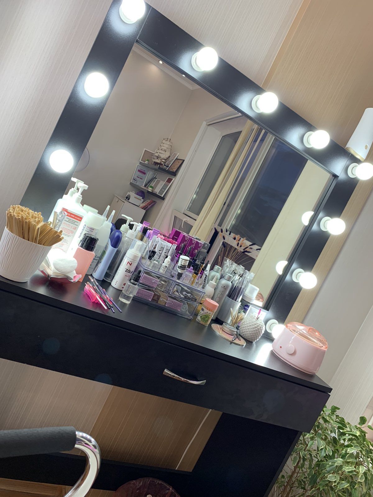 Гримерное зеркало,визажный столик для макияжа с лампами