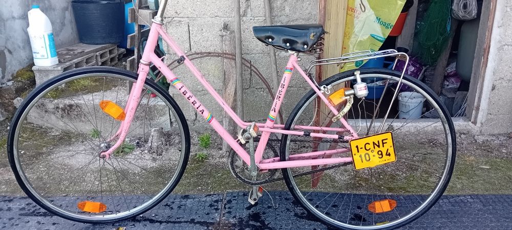 Bicicleta antiga usada