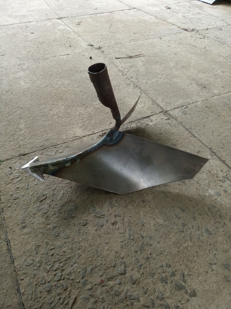 Ручне рало, окучник.