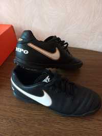 Продам сороконожки Nike tempo